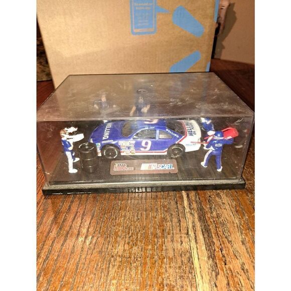Vintage 1992 Racing Champions Bill Elliott #9 Melling 1:24 Car and Pit Crew - Picture 9 of 11